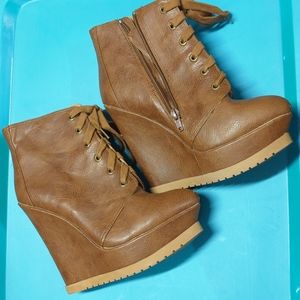 Size 7 women's tan Booties